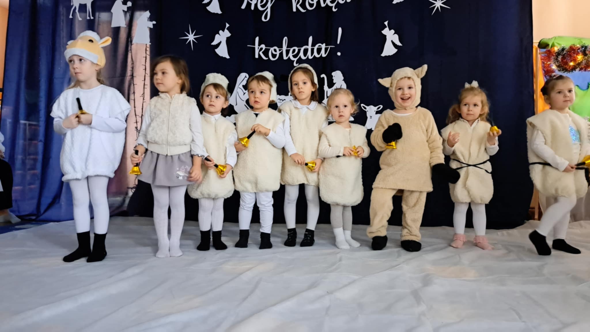 "Hej kolęda, kolęda dla Babci i Dziadka" w grupie 3, 4 - latków